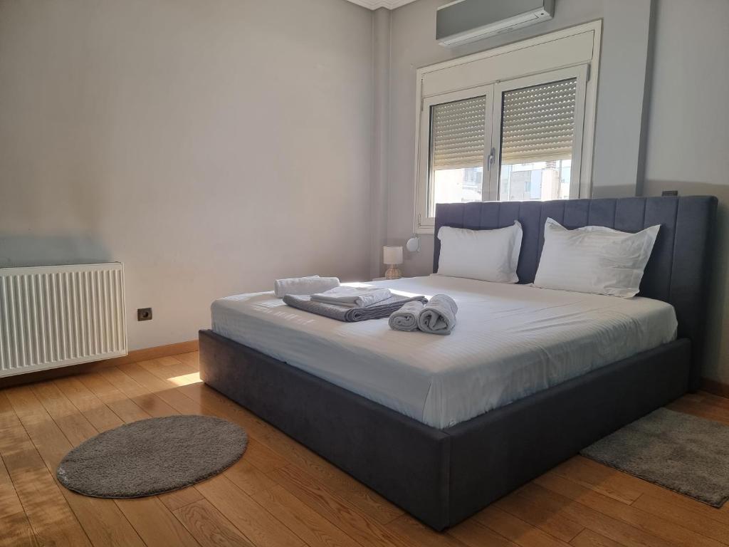 Postel nebo postele na pokoji v ubytování Luxury Living Athens by YHA
