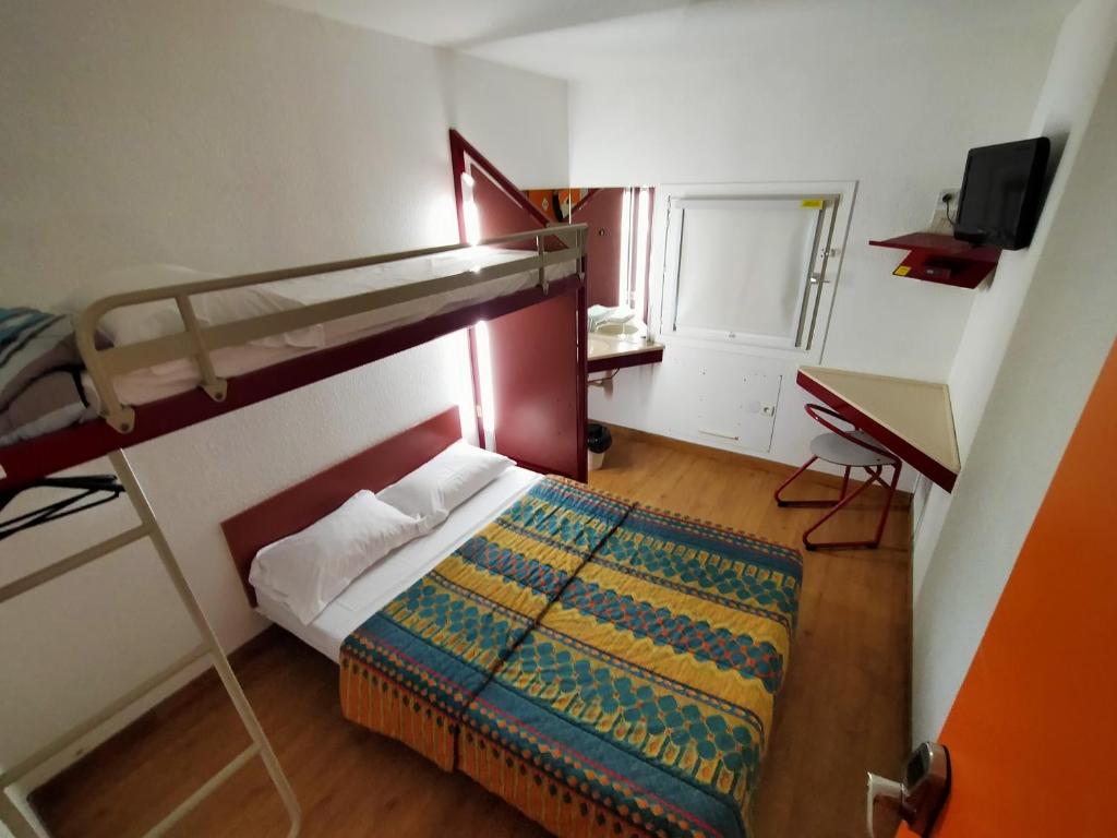 Postel nebo postele na pokoji v ubytování HOTEL THANIA
