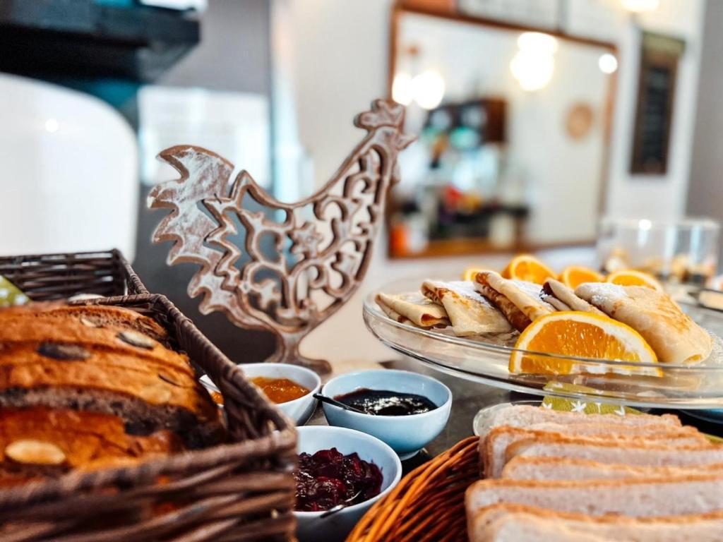 Jedlo v ubytovaní bed & breakfast alebo blízkom okolí