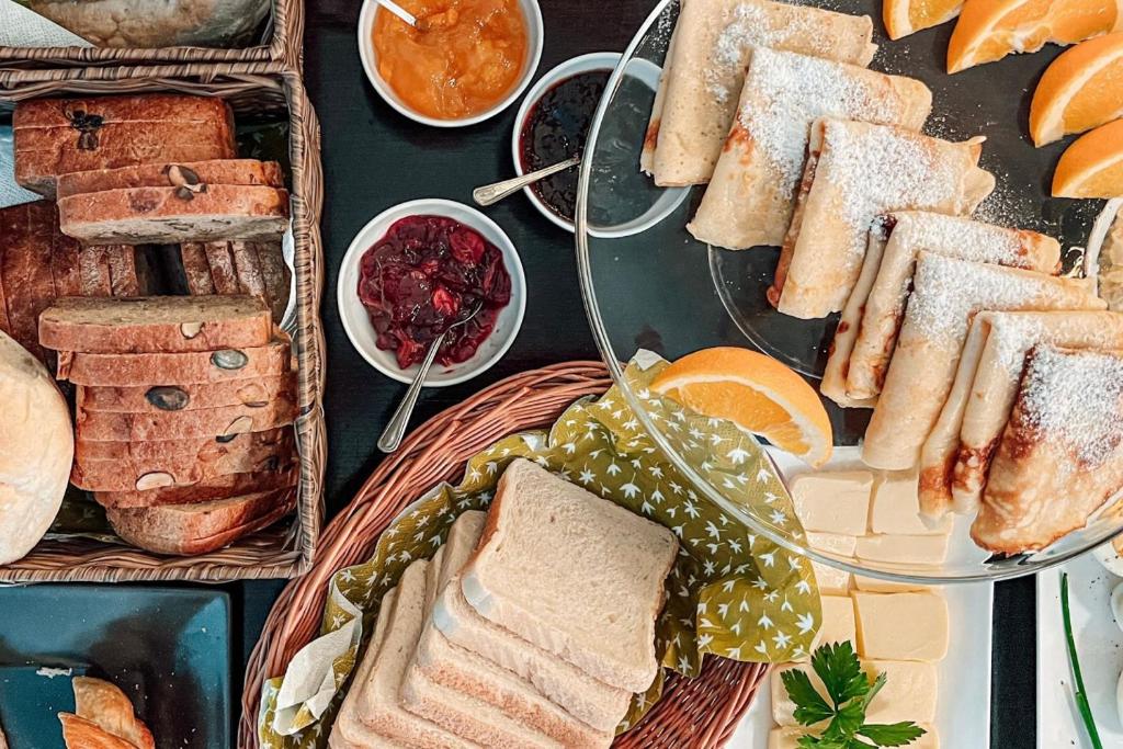 Jedlo v ubytovaní bed & breakfast alebo blízkom okolí
