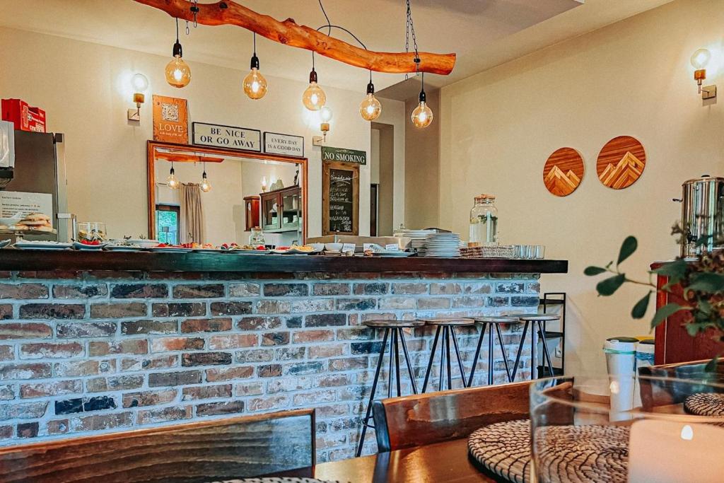 Reštaurácia alebo iné gastronomické zariadenie v ubytovaní Przystanek Góry