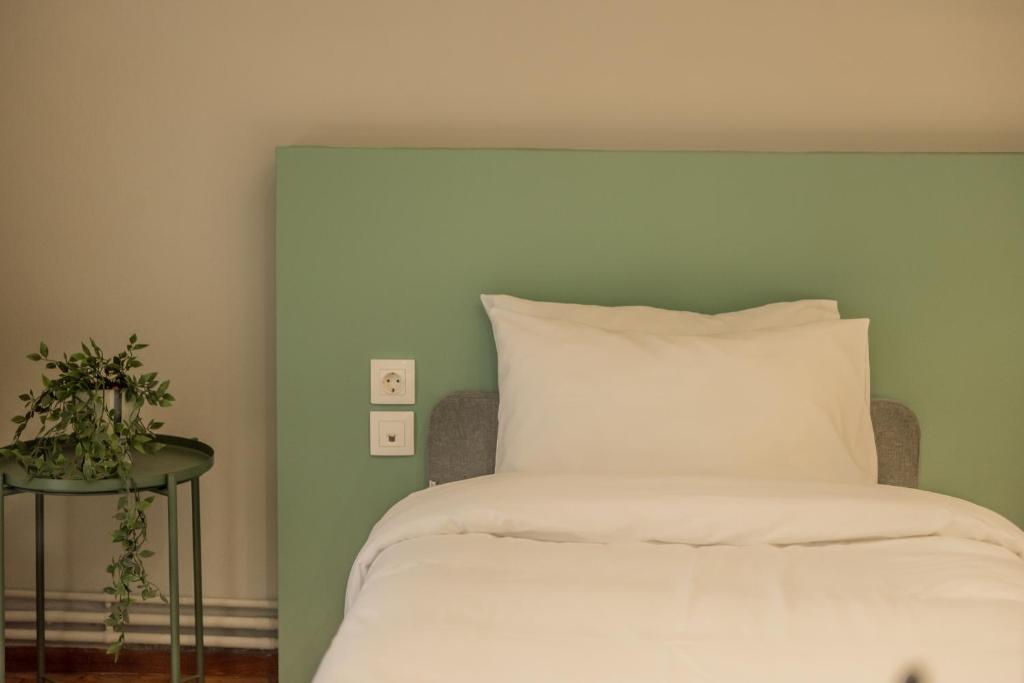 A bed or beds in a room at Hermes Apartment on Aristotelous Midas Home