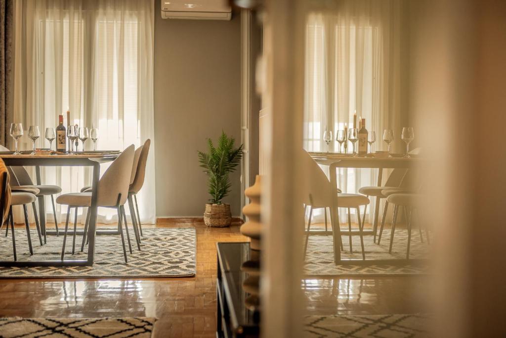 A seating area at Hermes Apartment on Aristotelous Midas Home