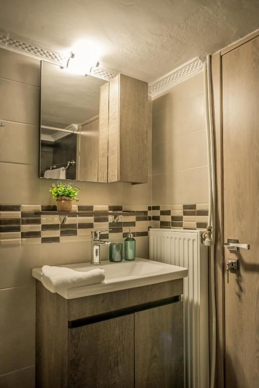 A kitchen or kitchenette at Hermes Apartment on Aristotelous Midas Home