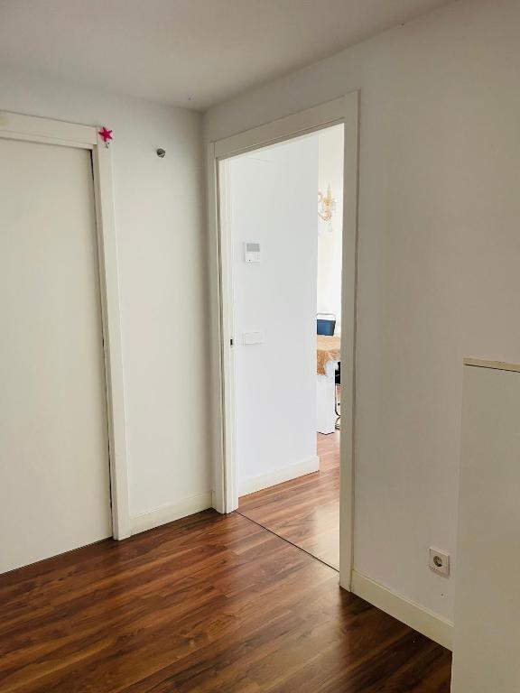Fotografia z galérie ubytovania Fira de Barcelona City View Apartment with Garage Parking v destinácii Hospitalet de Llobregat