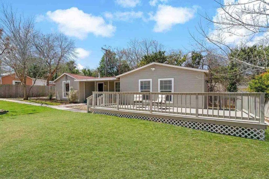 Culdesac Cottage in Central San Antonio - Housity