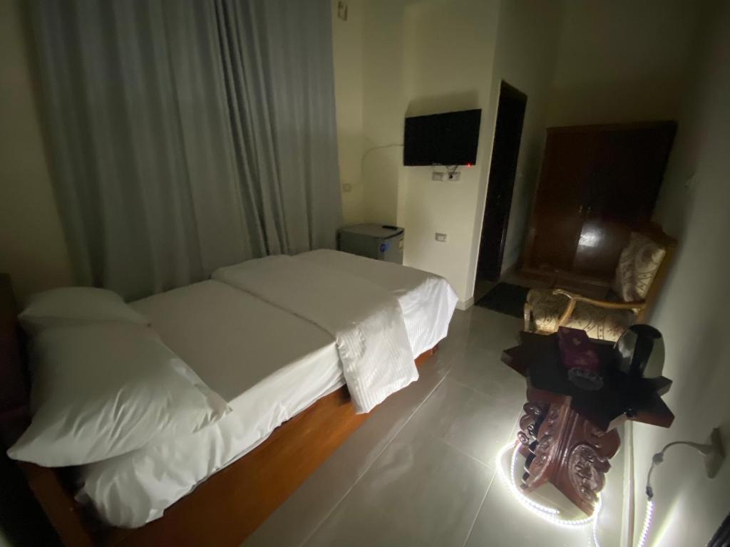Postel nebo postele na pokoji v ubytování Sneferu Hotel
