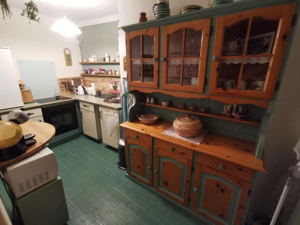 Kuchyňa alebo kuchynka v ubytovaní Gemütlichkeit am Vierkanthof - Apartment 2