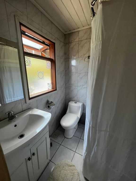Koupelna v ubytování Hostal Katemu