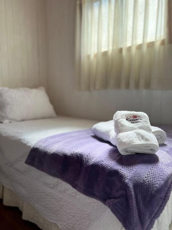 Postel nebo postele na pokoji v ubytování Hostal Katemu