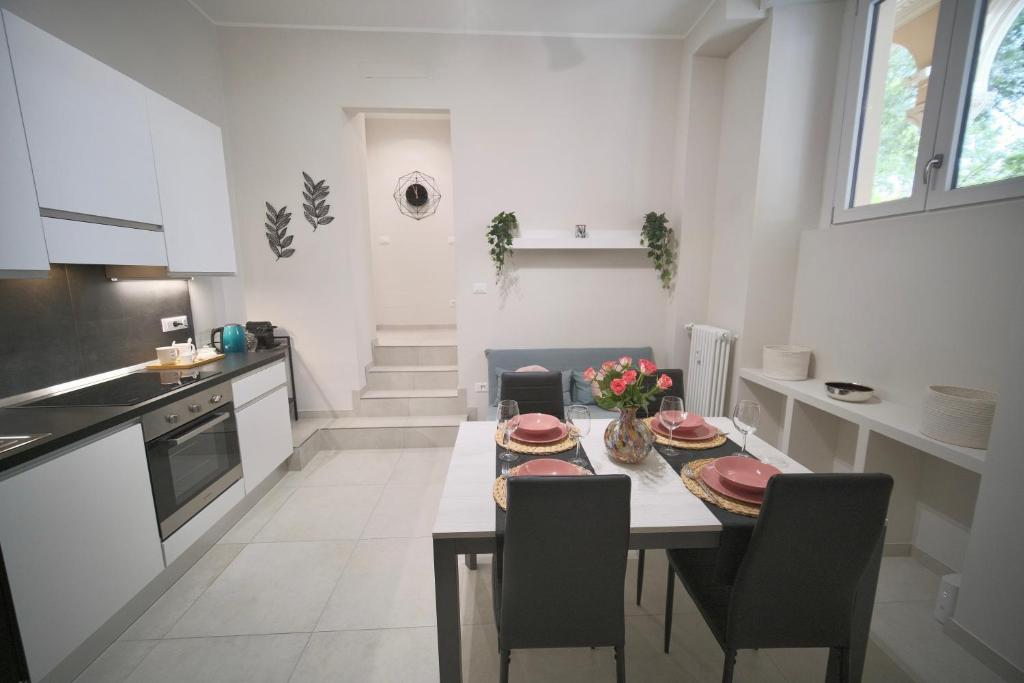 Kuchnia lub aneks kuchenny w obiekcie Appartamento moderno ❴ 300 mt. da PORTA NUOVA ❵