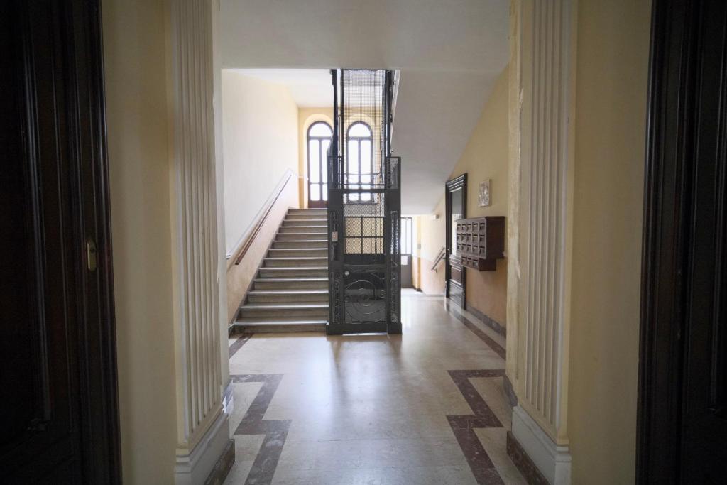 Zdjęcie z galerii obiektu Appartamento moderno ❴ 300 mt. da PORTA NUOVA ❵ w Turynie