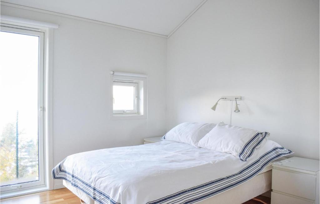 Postel nebo postele na pokoji v ubytování 4 Bedroom Nice Home In Jørpeland