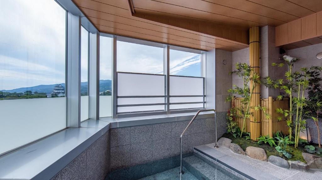Bazén v ubytování Tenseien Odawara Station Annex nebo v jeho okolí