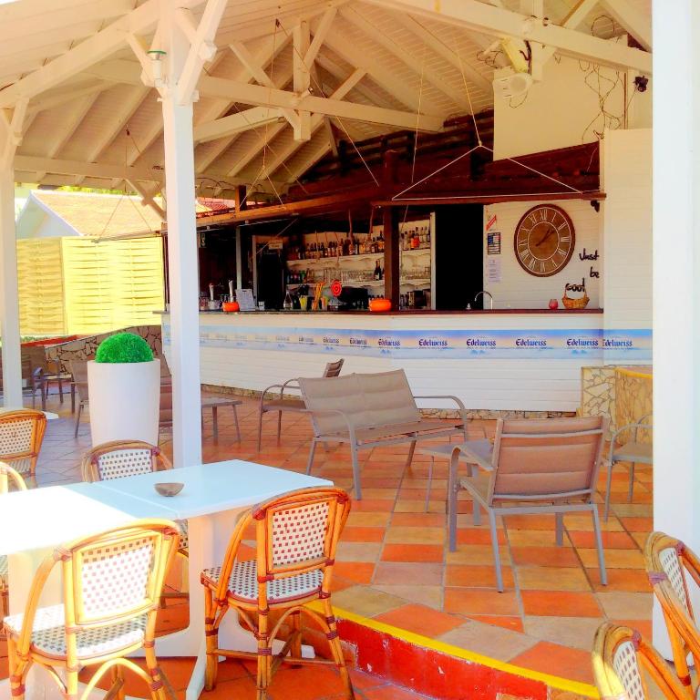 Restaurace v ubytování Color Garden - Studio Martinique