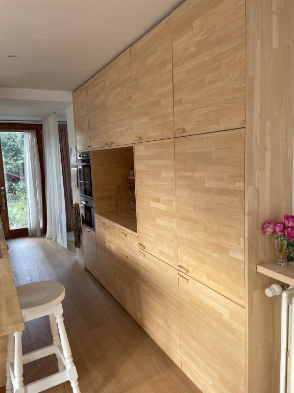 a large wooden wall in a kitchen with a table at Zeehuis in Koksijde