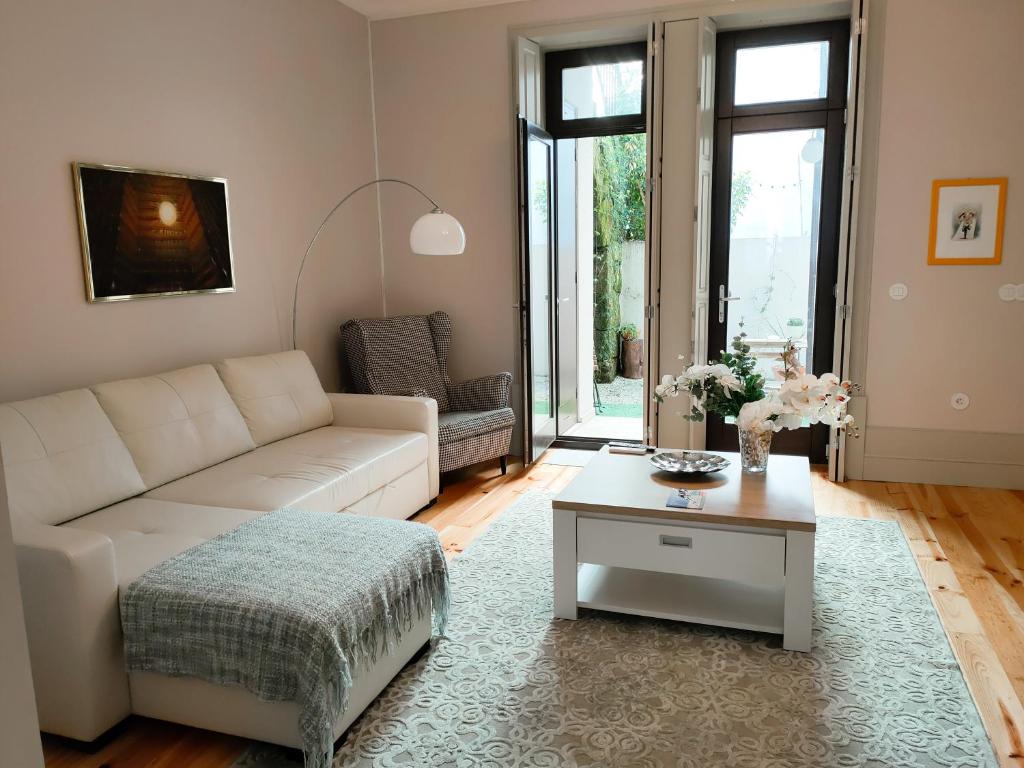 Porto Historic - Apartment with Private Patio