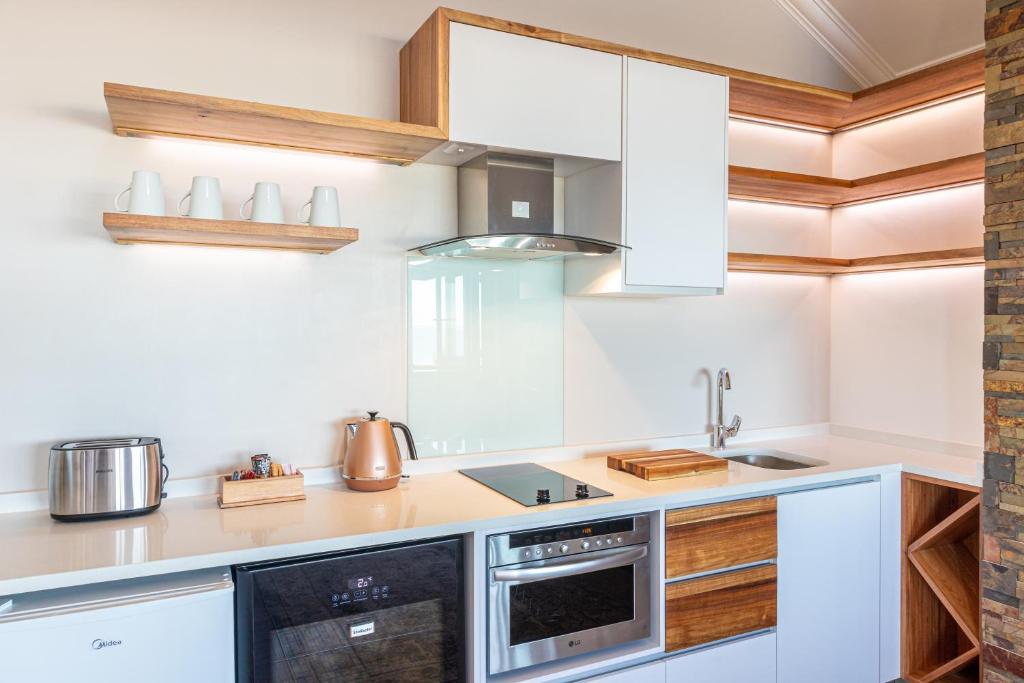 Luxury Studio - 180 Degree Ocean Views - No Loadshedding - Image 12