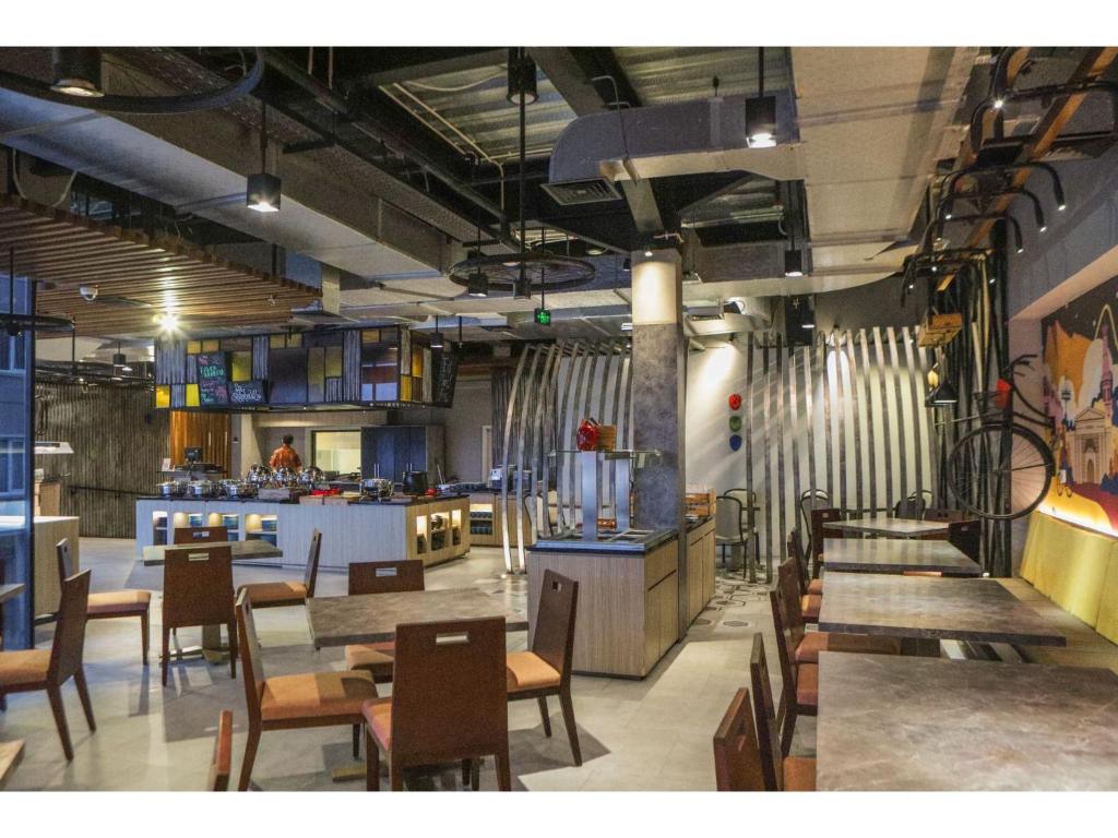 Posezení v ubytování Malyabhara Hotel - formerly Ibis Malioboro