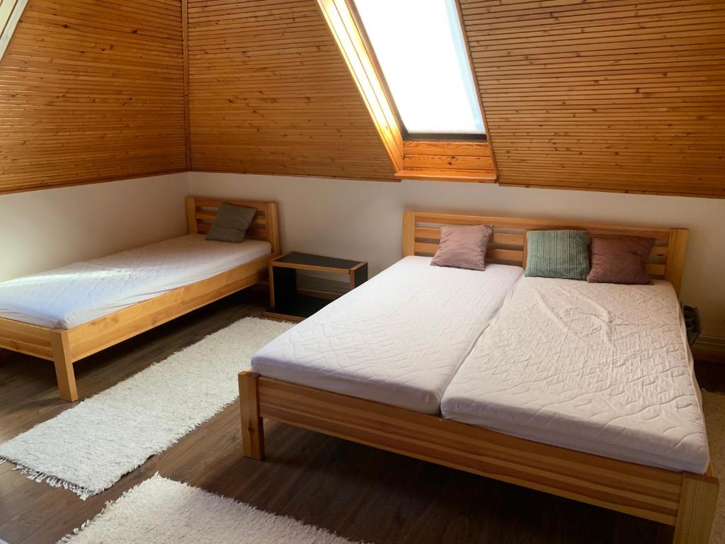 Postel nebo postele na pokoji v ubytování Bolla Nyaralóház