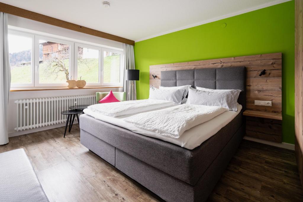 Postel nebo postele na pokoji v ubytování Gästehaus Dauser
