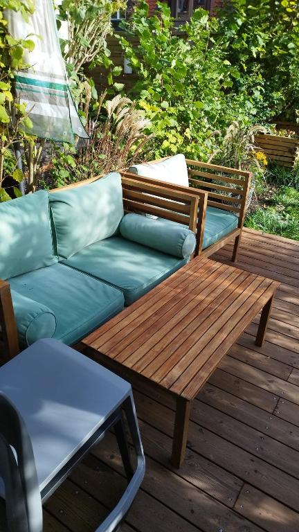 Posezení v ubytování Atelier & Gardenhouse Glamping