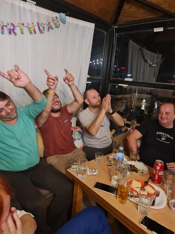 Os clientes hospedados em The Rooftop Hostel