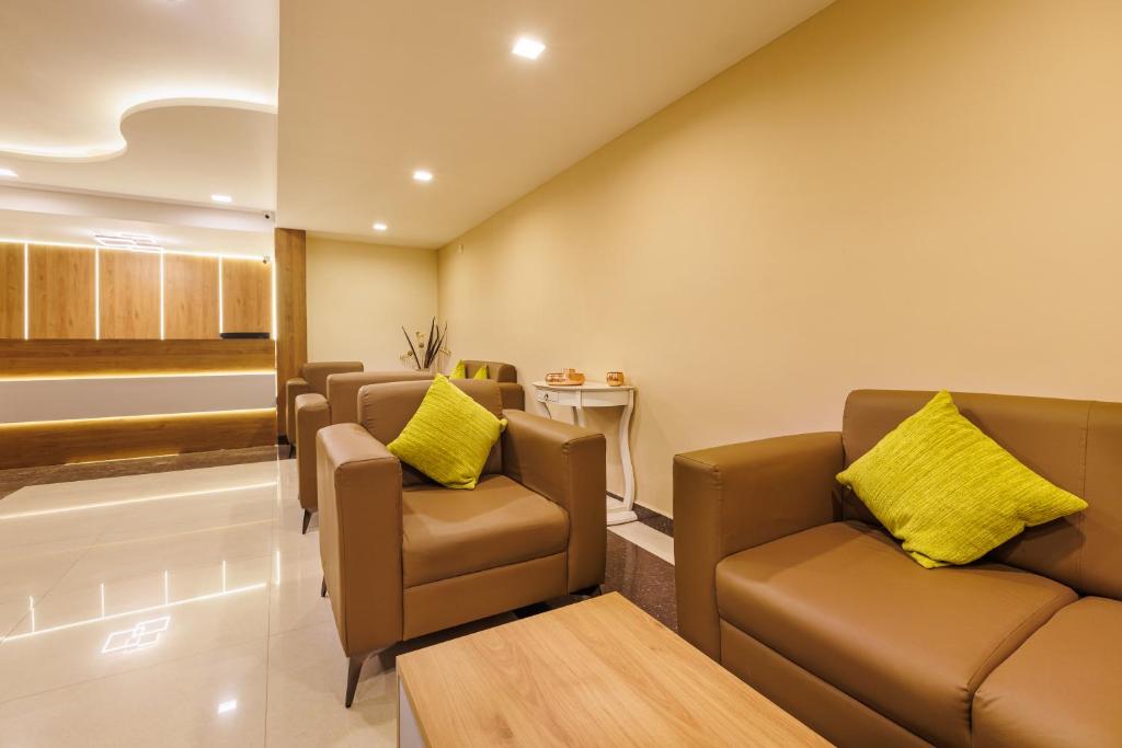 Posezení v ubytování Hotel Comfort Park - Opposite Sri Ramachandra Medical College Porur