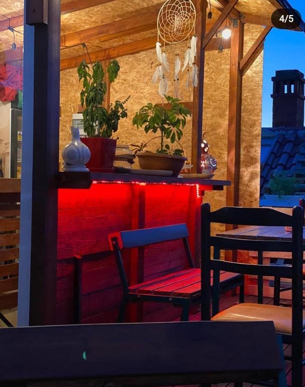 Uma área de estar em The Rooftop Hostel
