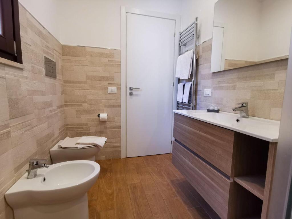 A bathroom at Verdirooms158