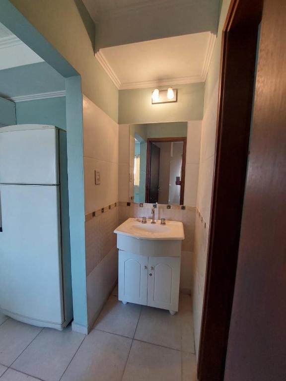 Departamento practico, con buena iluminación y ubicación.