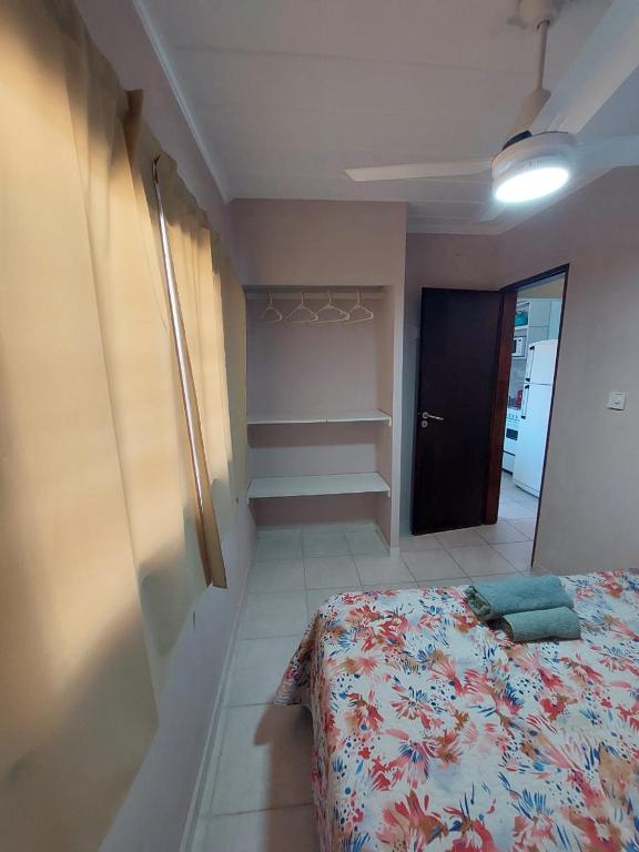 Departamento practico, con buena iluminación y ubicación.