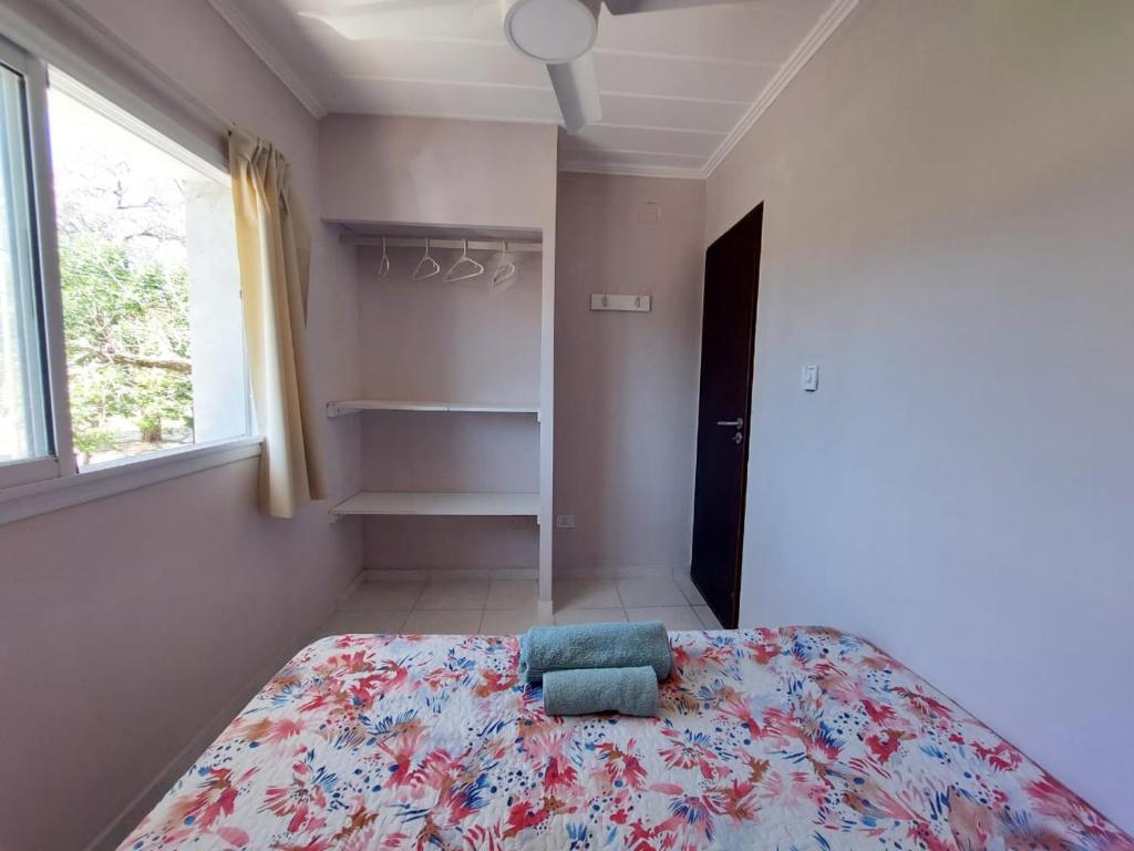 Departamento practico, con buena iluminación y ubicación.