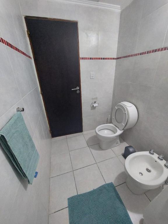 Departamento practico, con buena iluminación y ubicación.