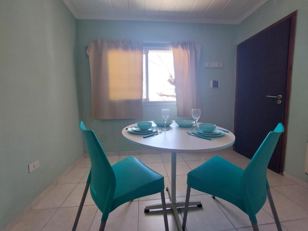 Departamento practico, con buena iluminación y ubicación.