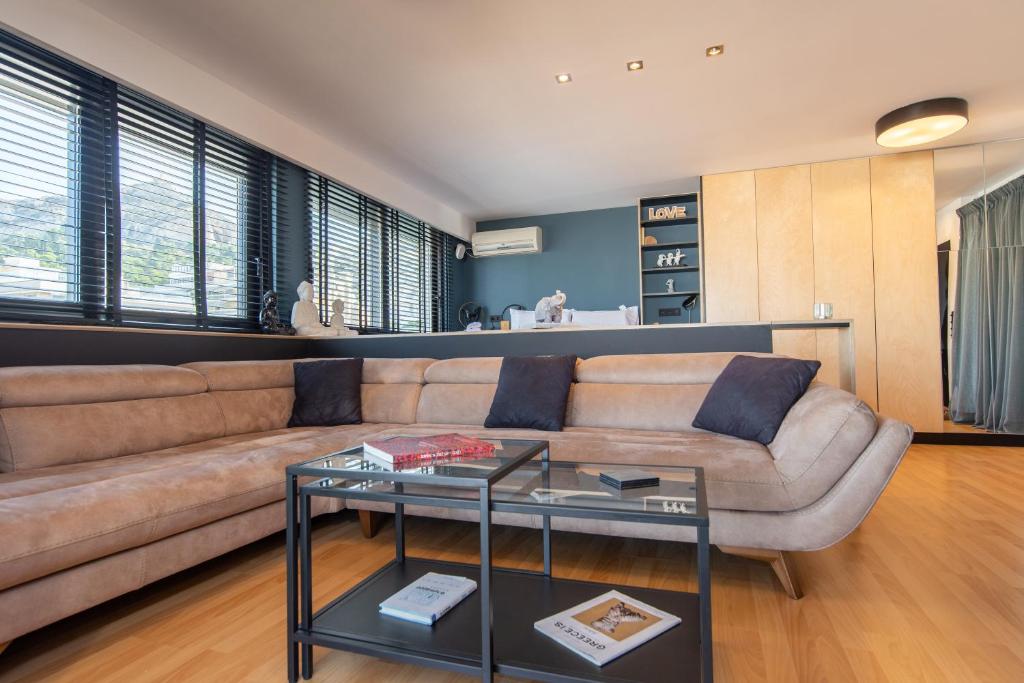 Część wypoczynkowa w obiekcie Athens Skyline Loft
