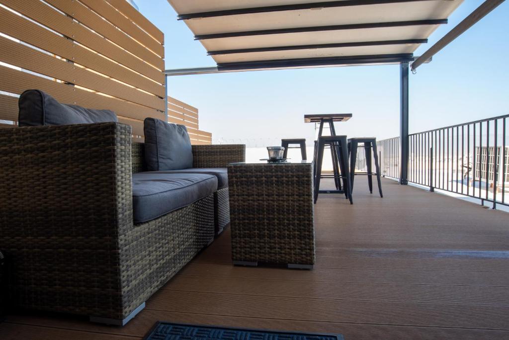 Balkon lub taras w obiekcie Athens Skyline Loft