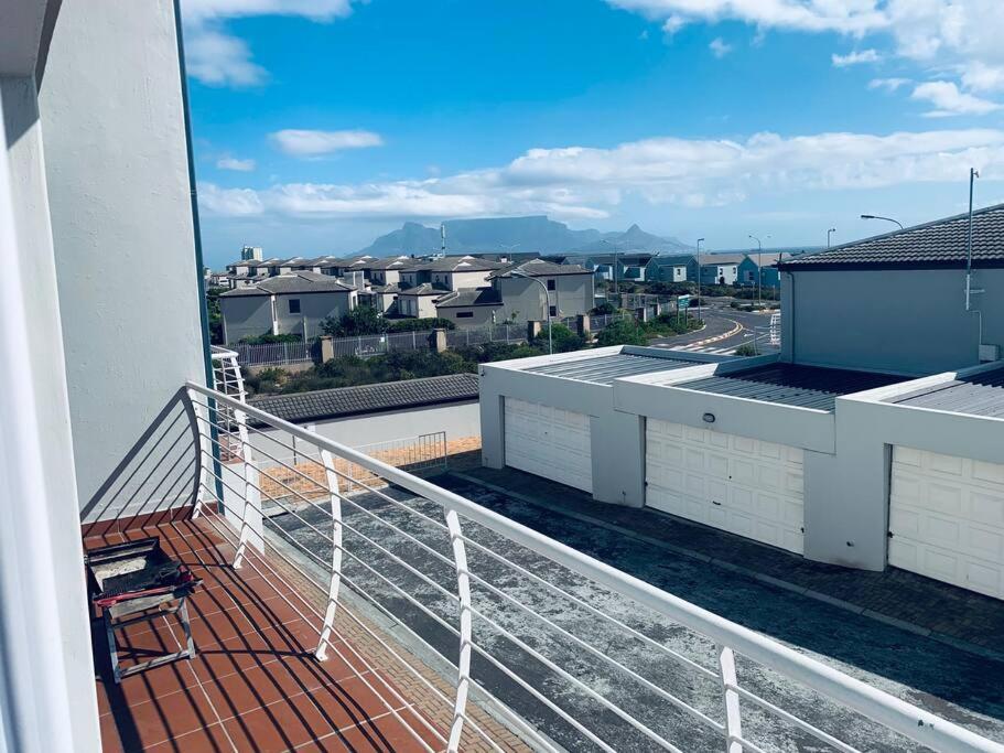 Table Mountain & Sea Views! Massive patio!, Cape Town (updated prices 2024)