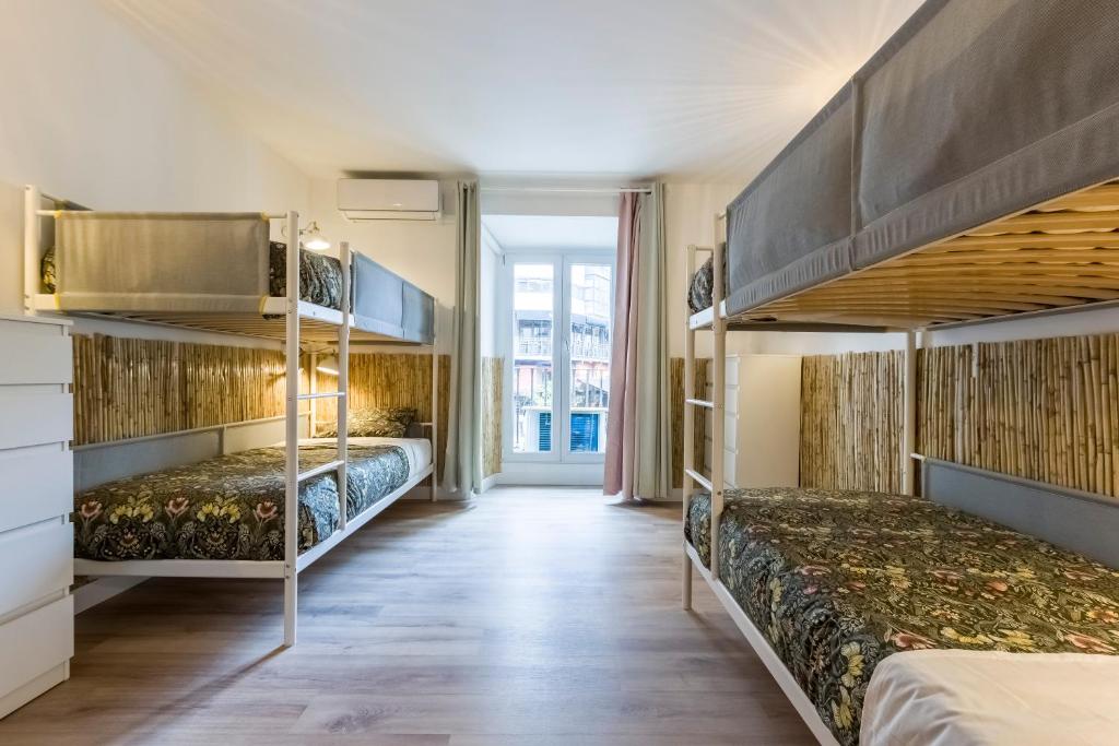 Santo - Coworking - Coliving - Madrid - Bed In Een Slaapzaal Met 8 Bedden