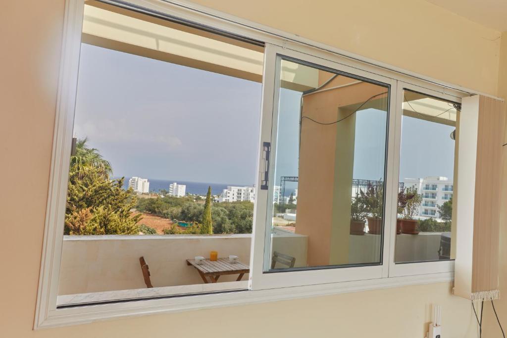 Balkón nebo terasa v ubytování Spectacular Sea View, private jacuzzi & table pool