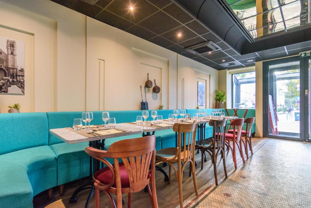 a dining room with a long table and chairs at Saint Georges Hotel &amp; Spa in Chalon-sur-Saône