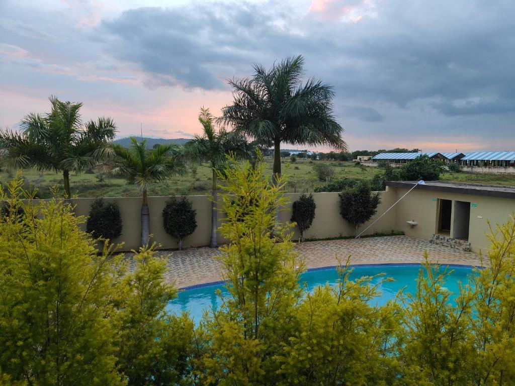 Bazén v ubytování Bandipur Wildlife Resort & Spa, Bandipur nebo v jeho okolí