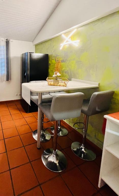 TV a/nebo společenská místnost v ubytování Villa Paradis