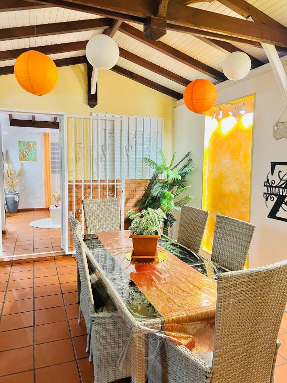 a dining room with a table and chairs at Villa Paradis in Le François