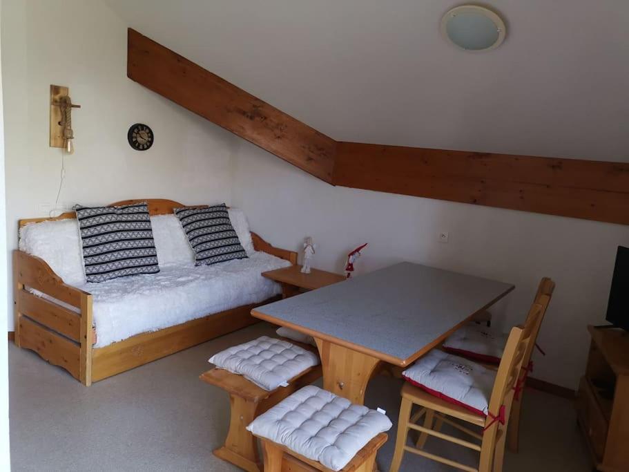 Posteľ alebo postele v izbe v ubytovaní Appartement cosy dans chalet vue Montagne