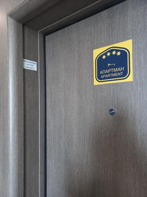 Certifikát, hodnocení, plakát nebo jiný dokument vystavený v ubytování Twins Apartments