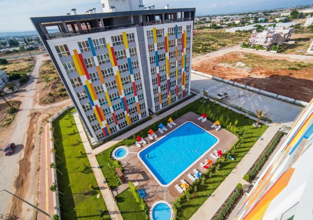 Havalimanı’na Yakın Havuzlu Özel Güvenlikli Daire