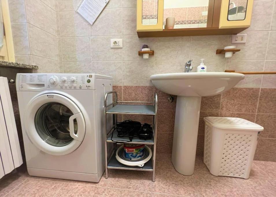 CASA OLTREPO comoda silenziosa centrale e parcheggio interno - Appartement Met Uitzicht Op De Tuin