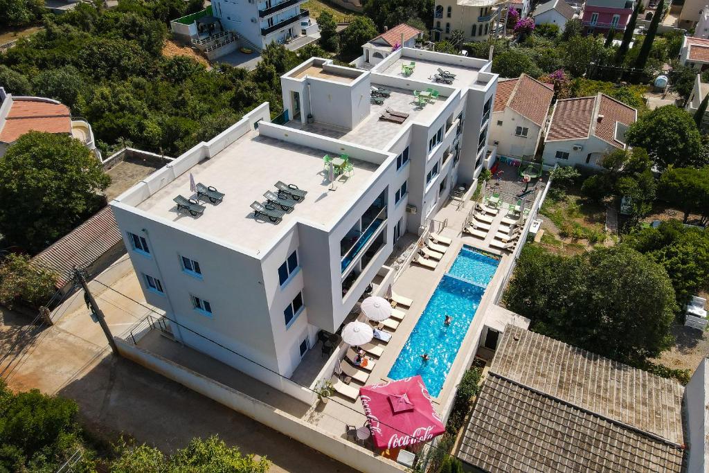 Bazén v ubytování Apartments Limunada nebo v jeho okolí