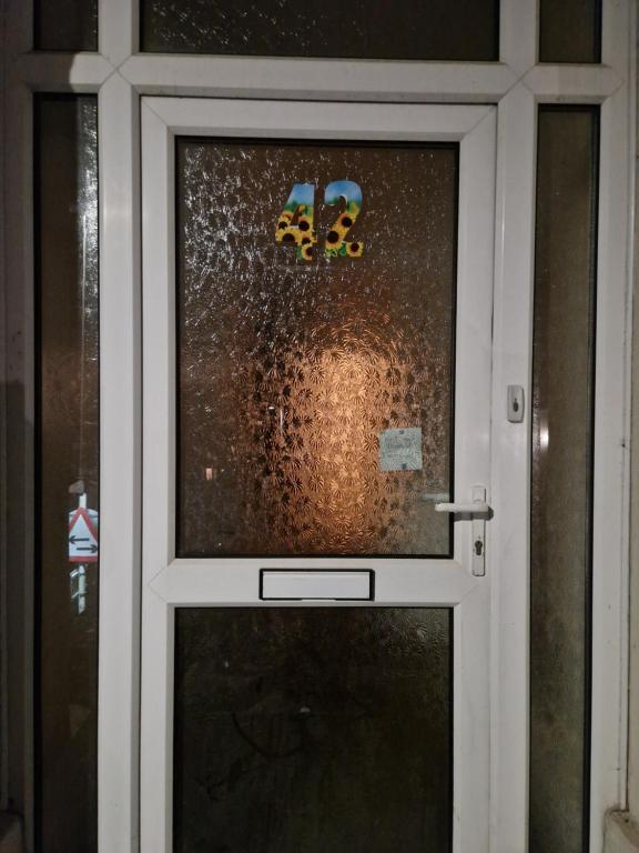 Ensuite Private room Furzehill road - Housity